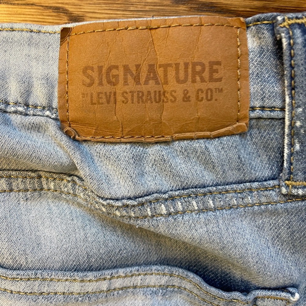 Signature Men’s Levi Strauss & Co. Distressed Denim Faded Light Wash Jeans 34x32 - Picture 12 of 16